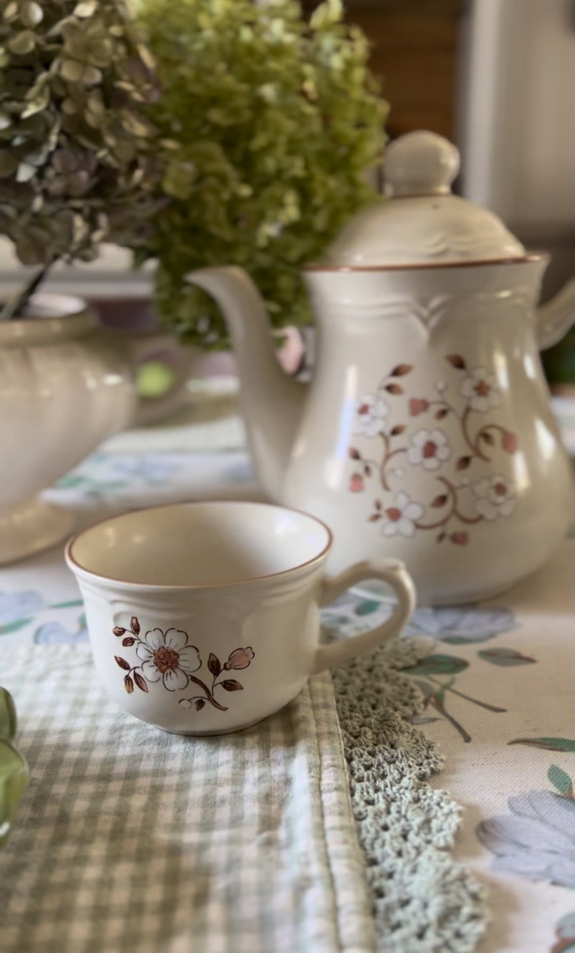 Pink Floral Stoneware Teapot and Set of 6 Teacups