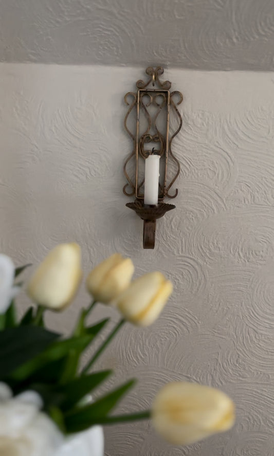 Single Metal Ornate Sconce