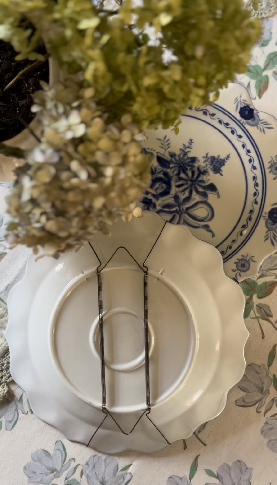 Set of 2 Scalloped Blue and White Bouquet Plates with Plate Hangers