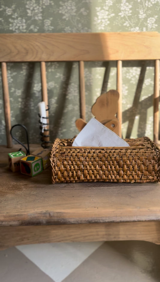 Wicker Tissue Holder