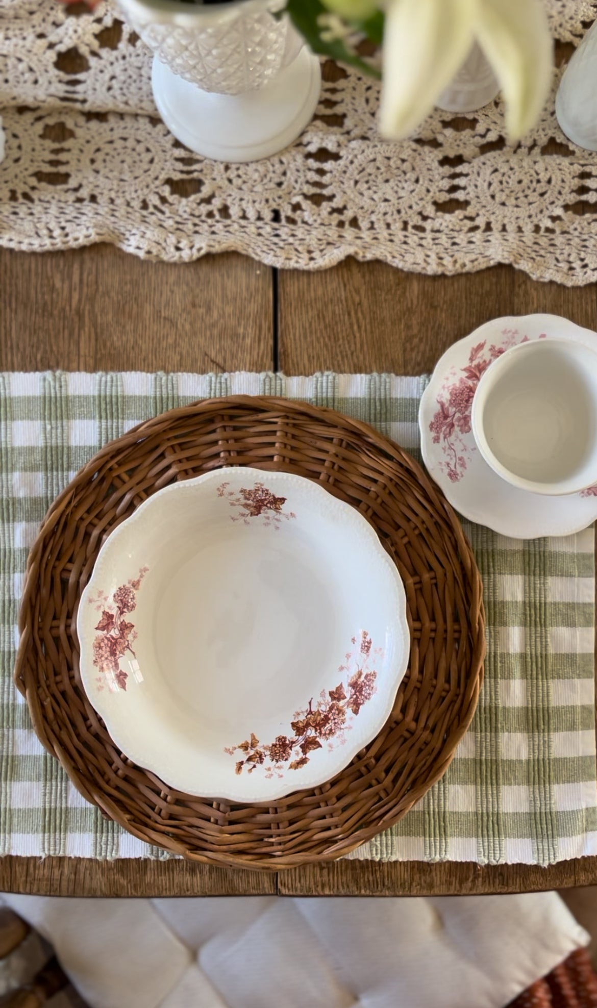 Antique Homer Laughlin "The Angelus" Set of Four Floral Red and Pink Teacups, Saucers, and Plates