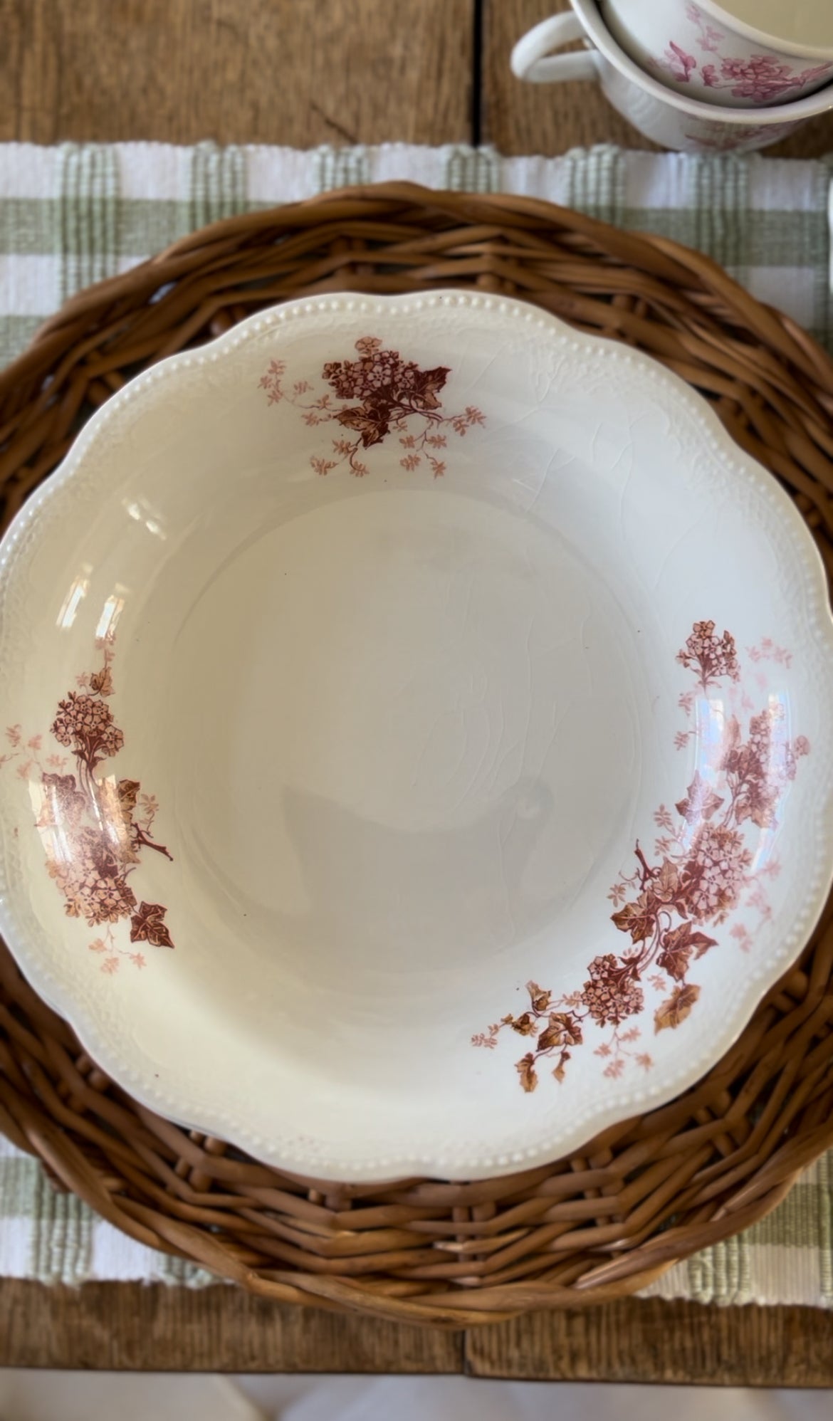 Antique Homer Laughlin "The Angelus" Set of Four Floral Red and Pink Teacups, Saucers, and Plates