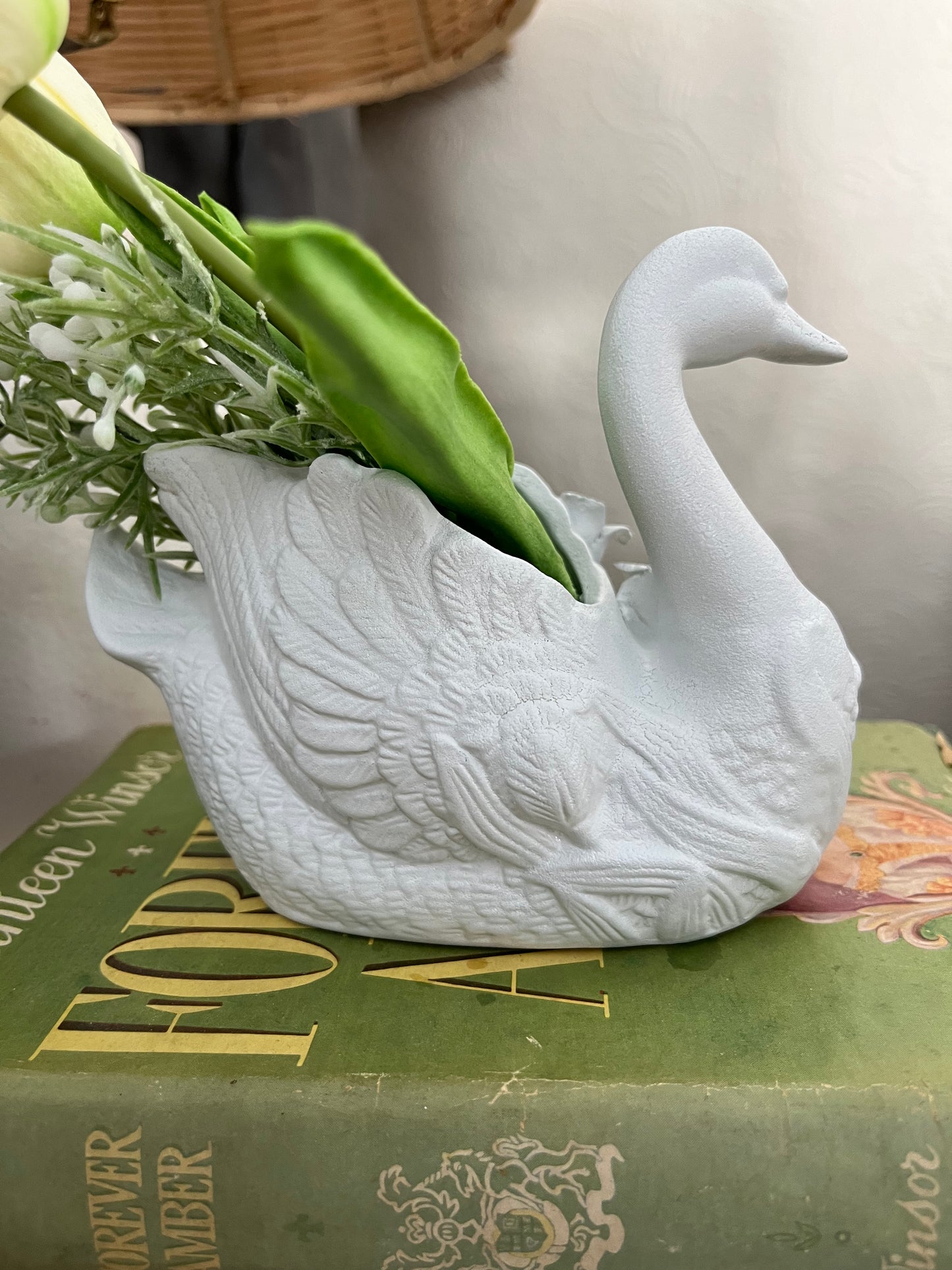 Small Swan Planter