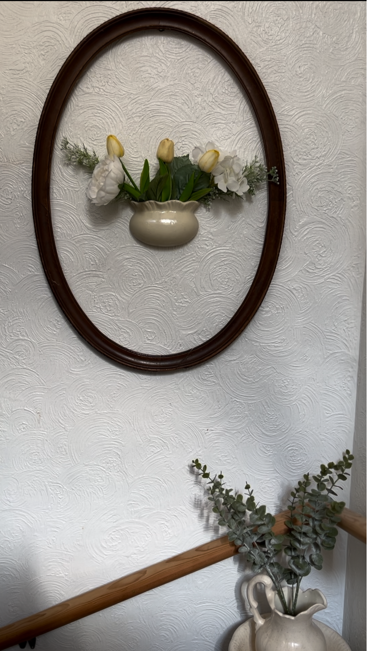 Wall Mounted Vase with Oval Frame (flowers included)