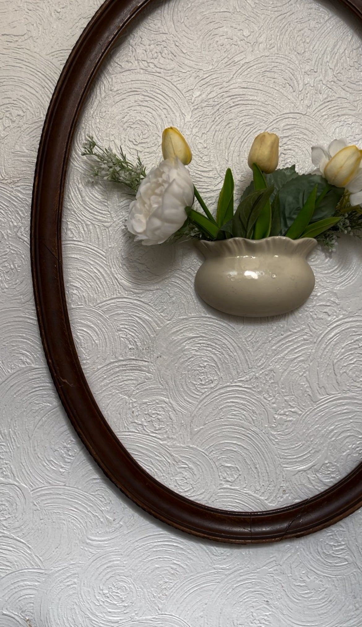 Wall Mounted Vase with Oval Frame (flowers included)