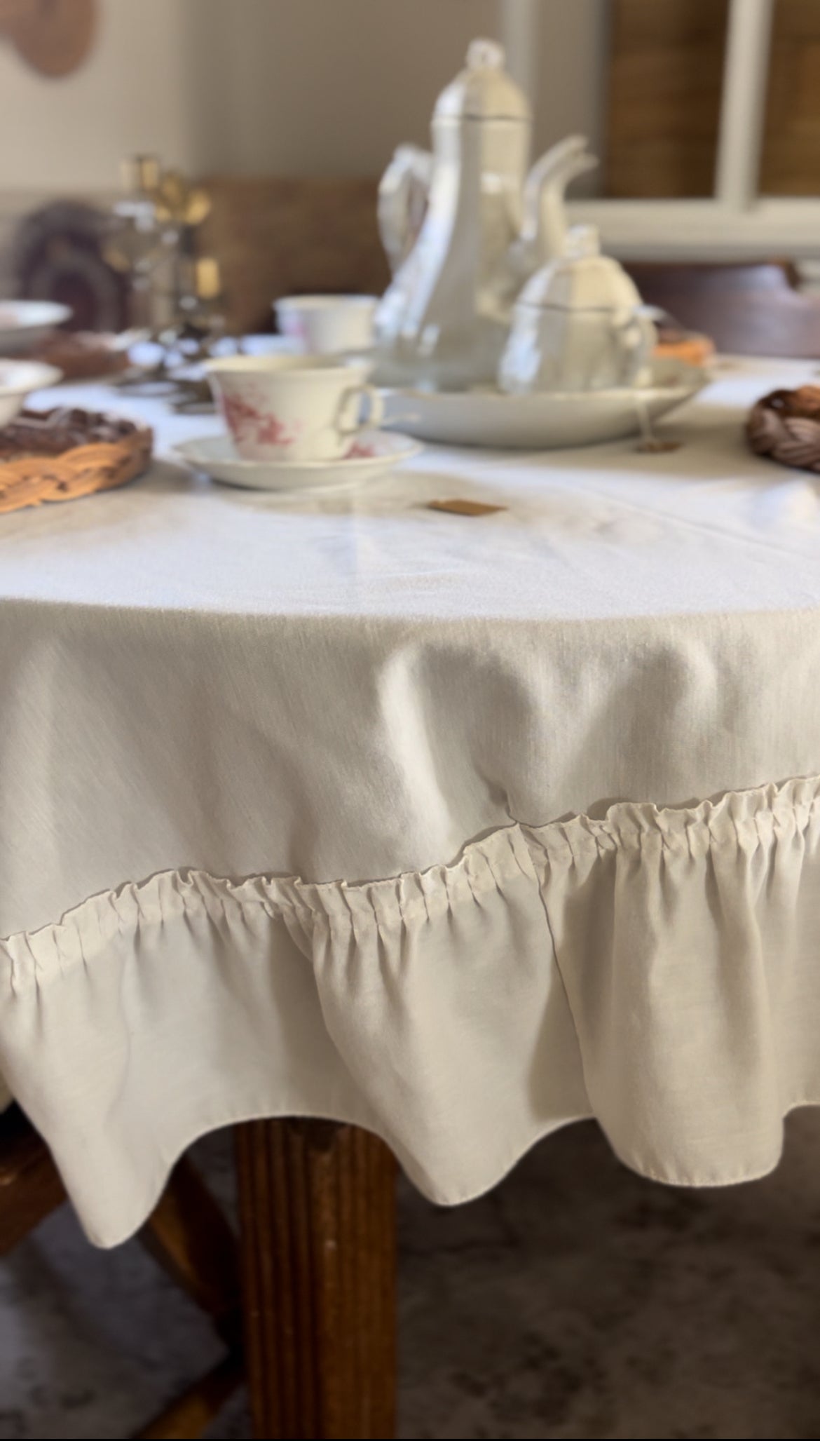 White Round Ruffled Linen Table Cloth